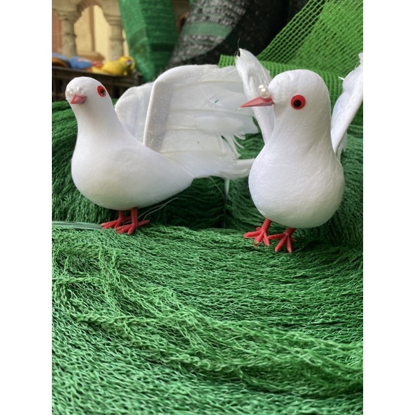 2 Chim bồ câu nhân tạo bằng xốp dùng để trang trí