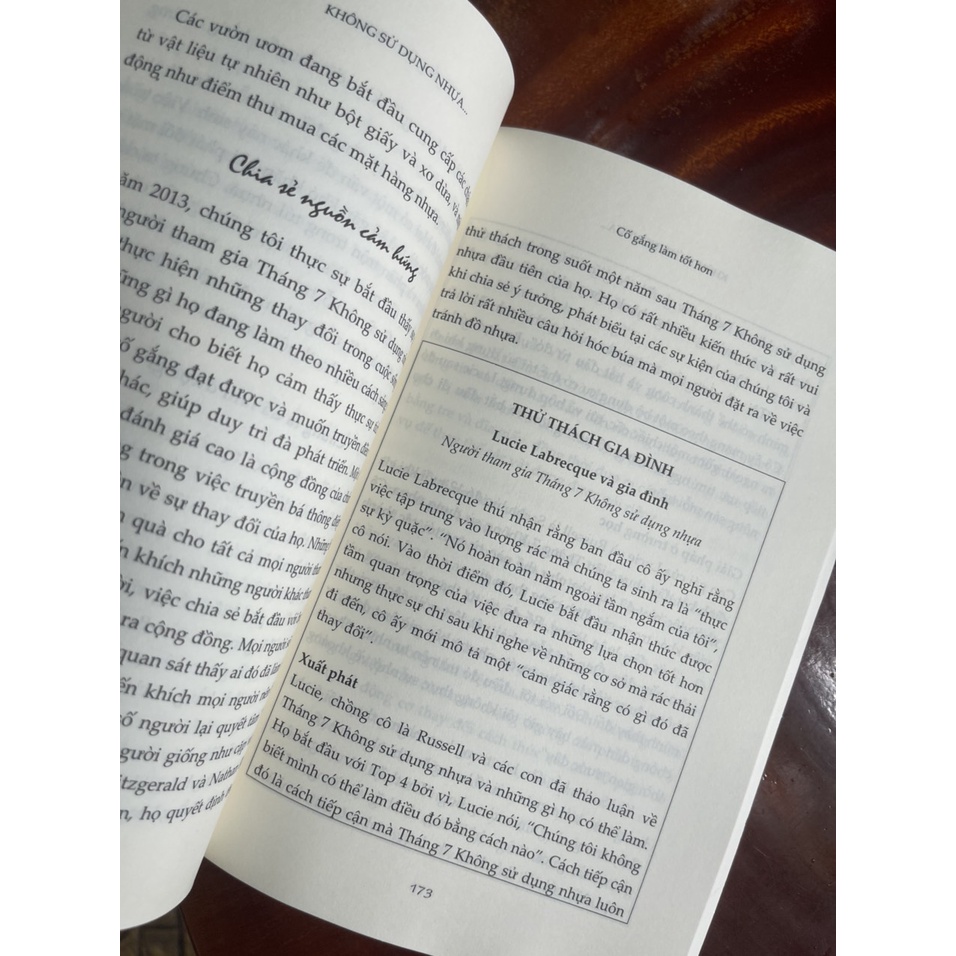 Sách - Không sử dụng nhựa Câu chuyện đầy cảm hứng về một chiến dịch môi trường toàn cầu - NXB Chính trị Quốc gia Sự Thật