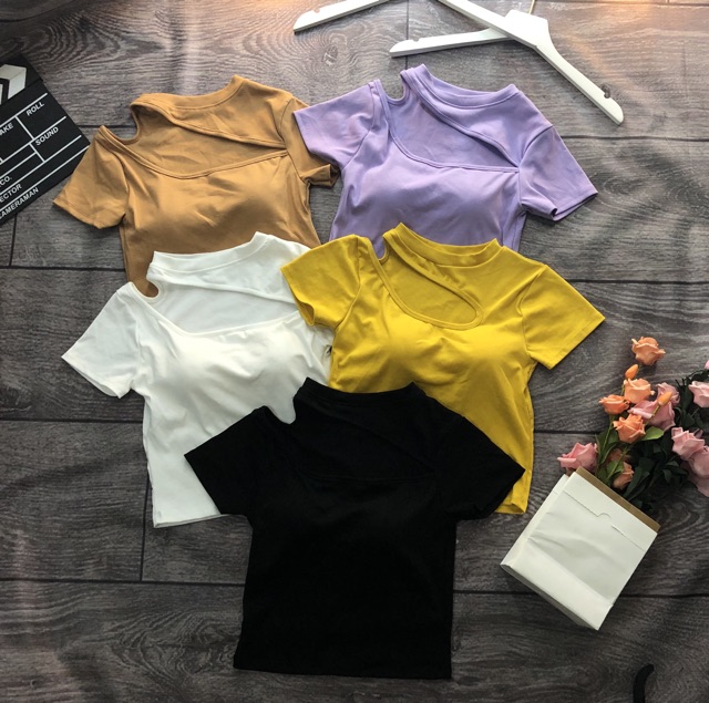 Áo croptop khoét cổ