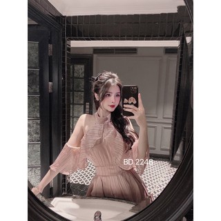 Váy cổ yếm rớt vai