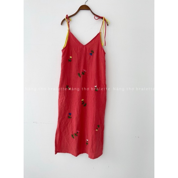 Đầm muslin thêu tay