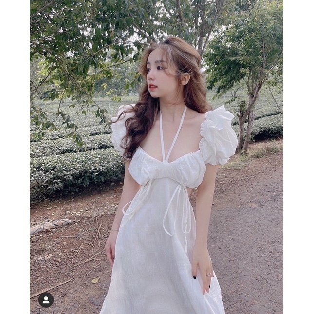 ĐẦM TRẮNG CỔ YẾM TAY BỒNG XOÈ