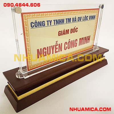 BIỂN CHỨC DANH ĐẾ GỖ MICA LOẠI CÓ ỐC