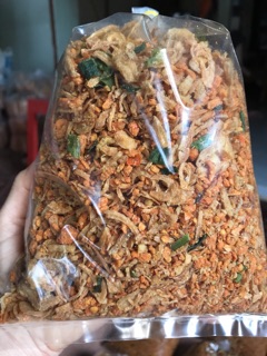 MUỐI TÉP SẤY HÀNH PHI ĂN KÈM VỚI BÁNH TRÁNG HƠI BỊ CUỐN VỊ VỪA ĂN, CAY CAY, THƠM NGON