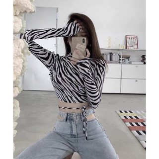 Áo croptop vằn trắng đen cổ cao hở lưng thắt nơ tay dài (ảnh thật)