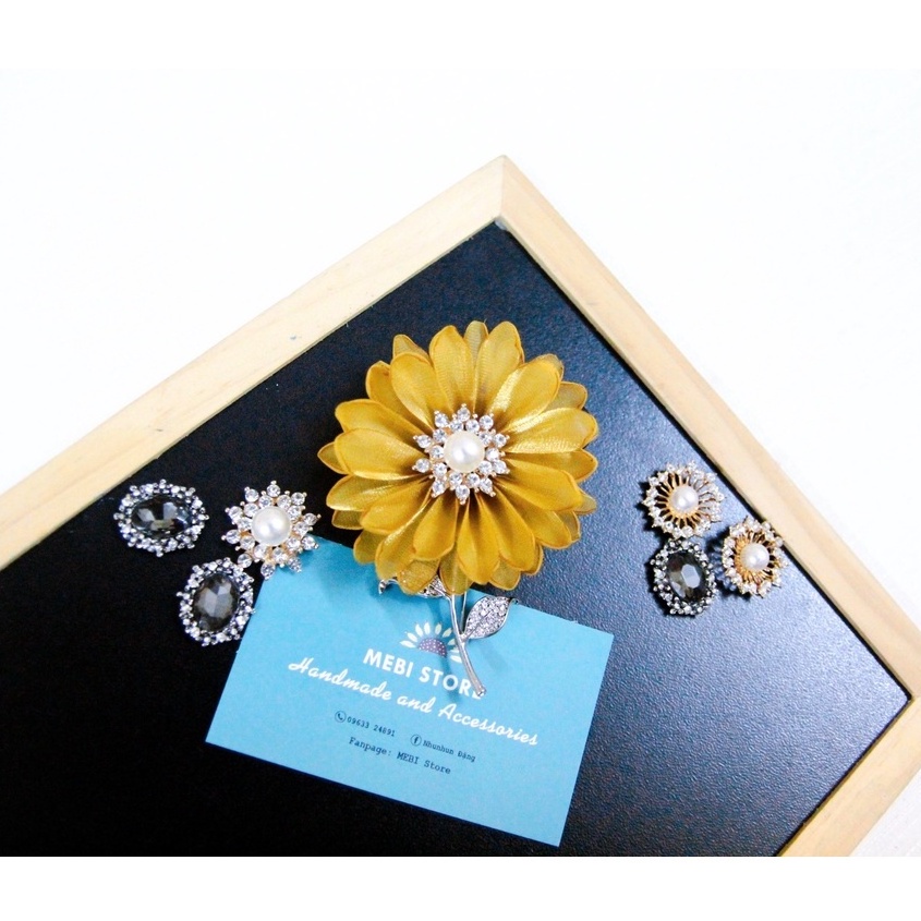 Hoa cài áo handmade, tag cài cành đá 2 lá kim liền sang chảnh mẫu vải voan NOBOX