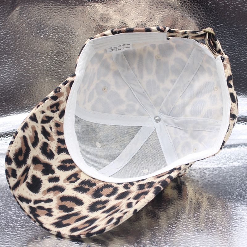 Korean style leopard print cap for men and women