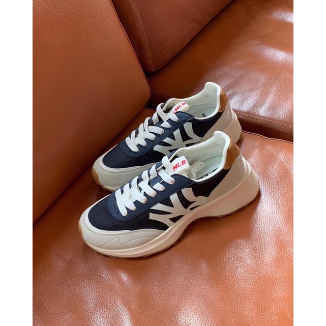 Giày chunky jogger MLB đen phối gót nâu