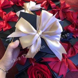Hộp hoa lụa đựng son