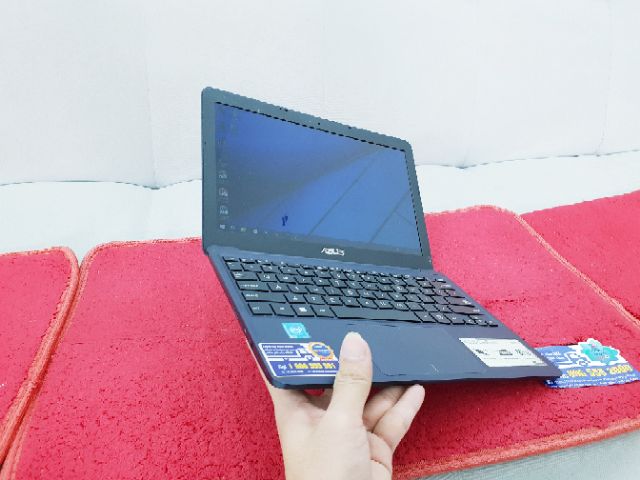 Laptop mini asus x205 cực đẹp cực mỏng nhẹ | BigBuy360 - bigbuy360.vn
