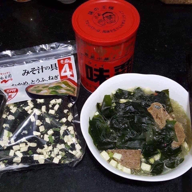 Rong biển wakame đậu phụ khô nấu canh miso cho bé