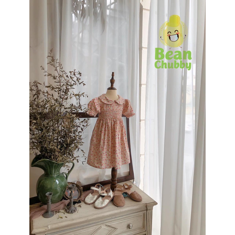 Đầm smock ngực hoa nhí cổ sen bé gái
