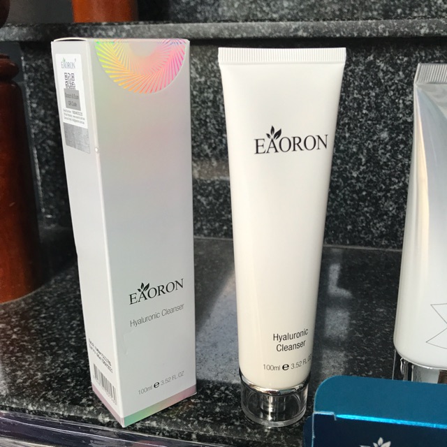 Sữa rửa mặt HYALURONIC CLEANSER EAORON