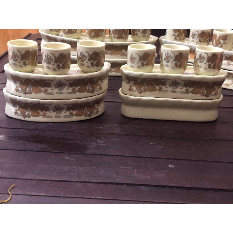 Kỷ Thờ Men Vàng