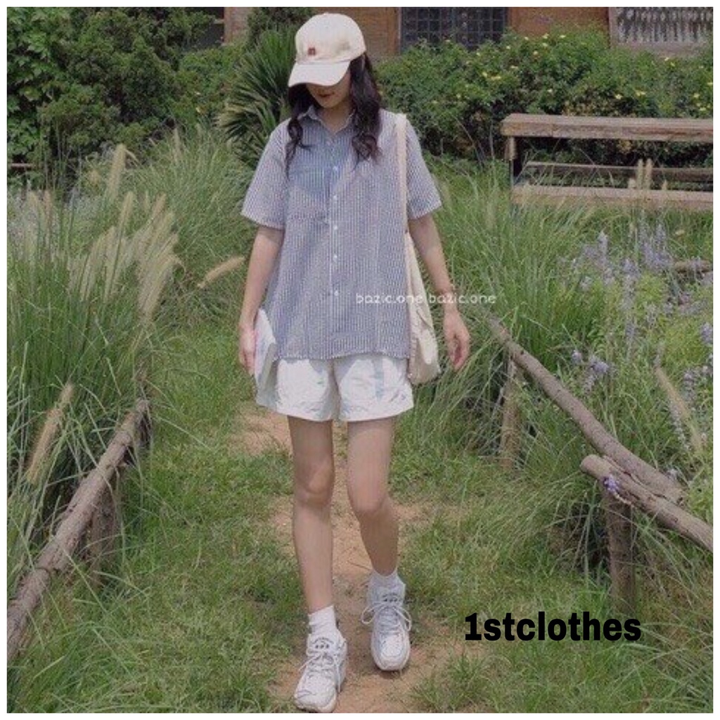Set đồ nữ mùa hè năng động áo sơ mi kẻ form rộng kèm quần sooc kaki trắng 1st clothes
