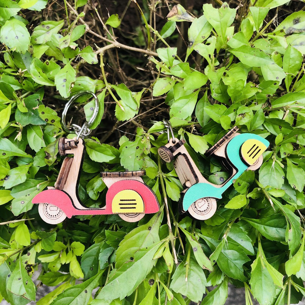 Móc chìa khóa kiểu dáng vintage hình xe Vespa handmade