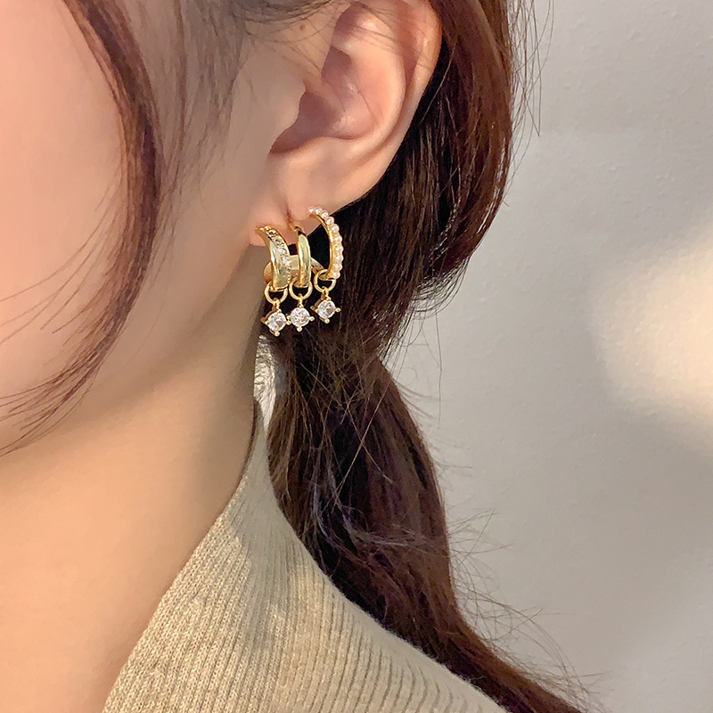 Khuyên Tai Ba Hàng Chữ C Đính Hạt Ngọc Trai Lấp Lánh Phong Cách Hàn Quốc