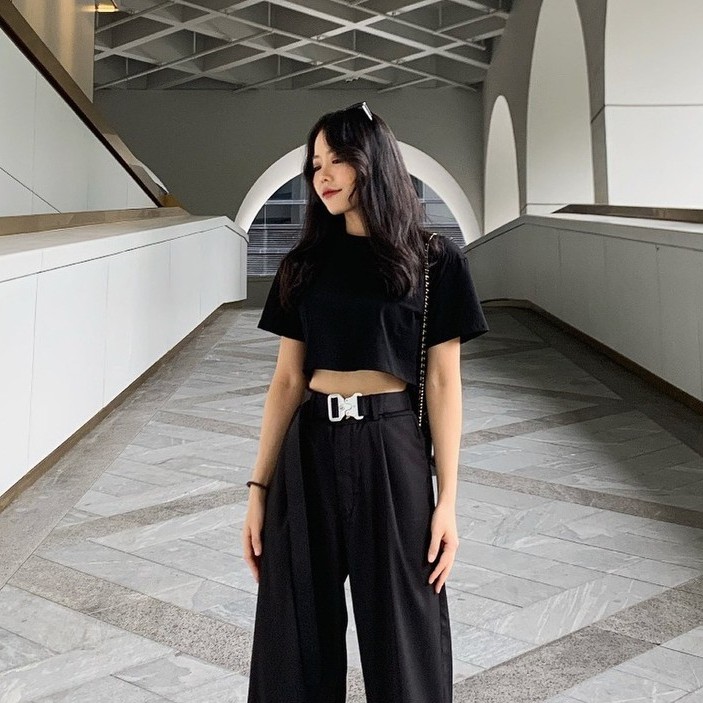 Áo Croptop Nữ Trơn Form Rộng - Áo Thun Nữ 2 Màu Đen Trắng Ulzzang