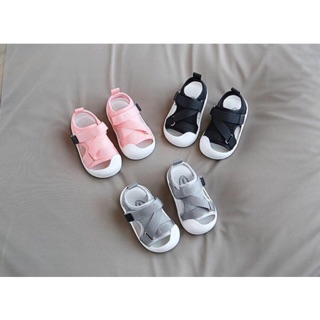 Giày bún quai chéo