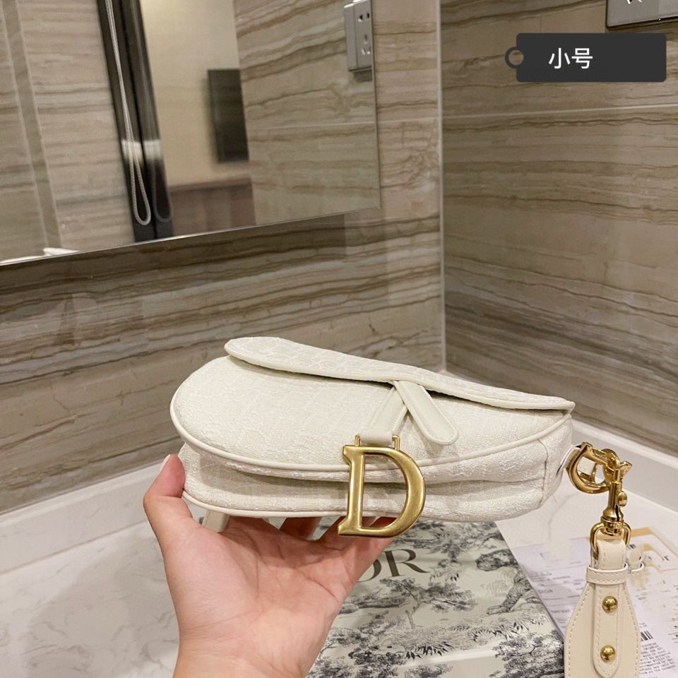 Túi Dior CD cao cấp dáng yên ngựa chất liệu da thật dập logo Dior. màu sẵc sang trong. mẫu mới nhất năm 2022