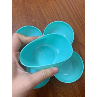 Bát nhựa dẻo trộn mặt nạ