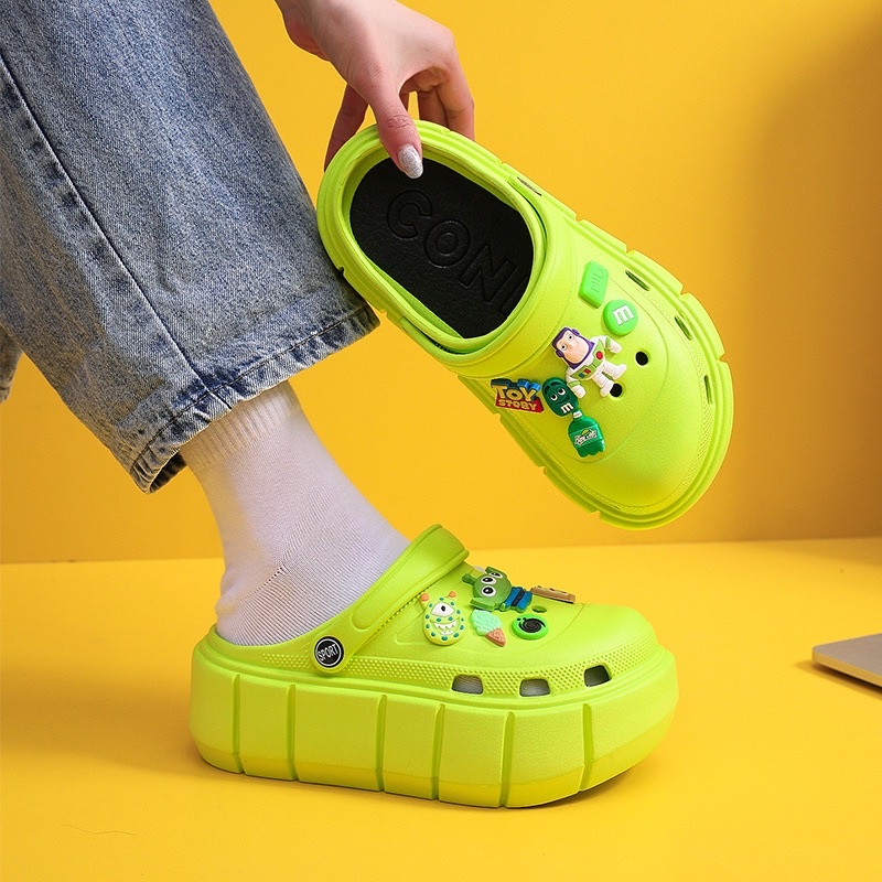 (Xanh/Trắng/Đen- kèm quà) Dép sục Crocs đế bánh mì cao 6cm phiên bản đặc biệt hình Toy Story sandal phong cách ulzzang