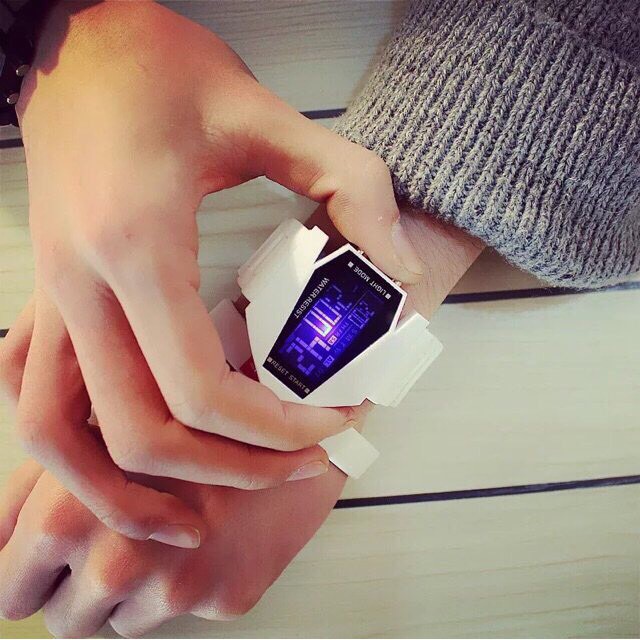 Đồng hồ thời trang nam nữ thể thao Led phi thuyền LQL126 | BigBuy360 - bigbuy360.vn