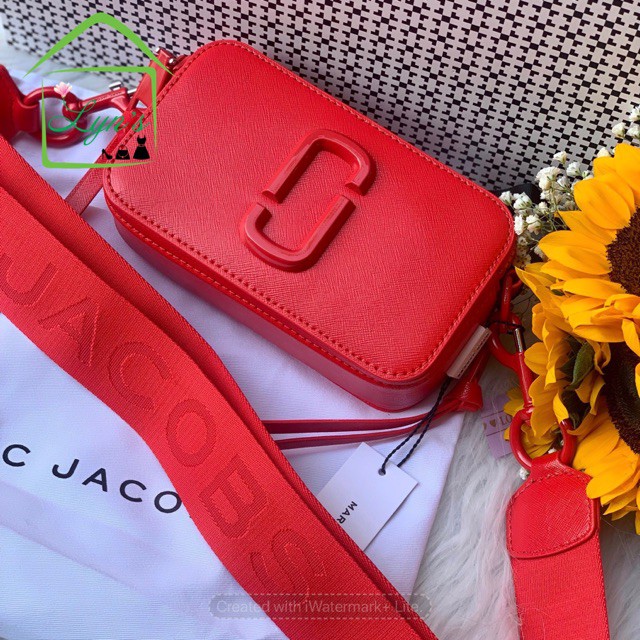 Túi Marc Jacobs Snapshot geranium đỏ tuyệt đối, cho 1 năm đỏ tròn vẹn 😍