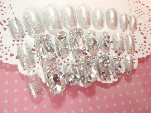 Bộ nail 24 móng tay giả gắn đá lấp lánh sành điệu cho nữ