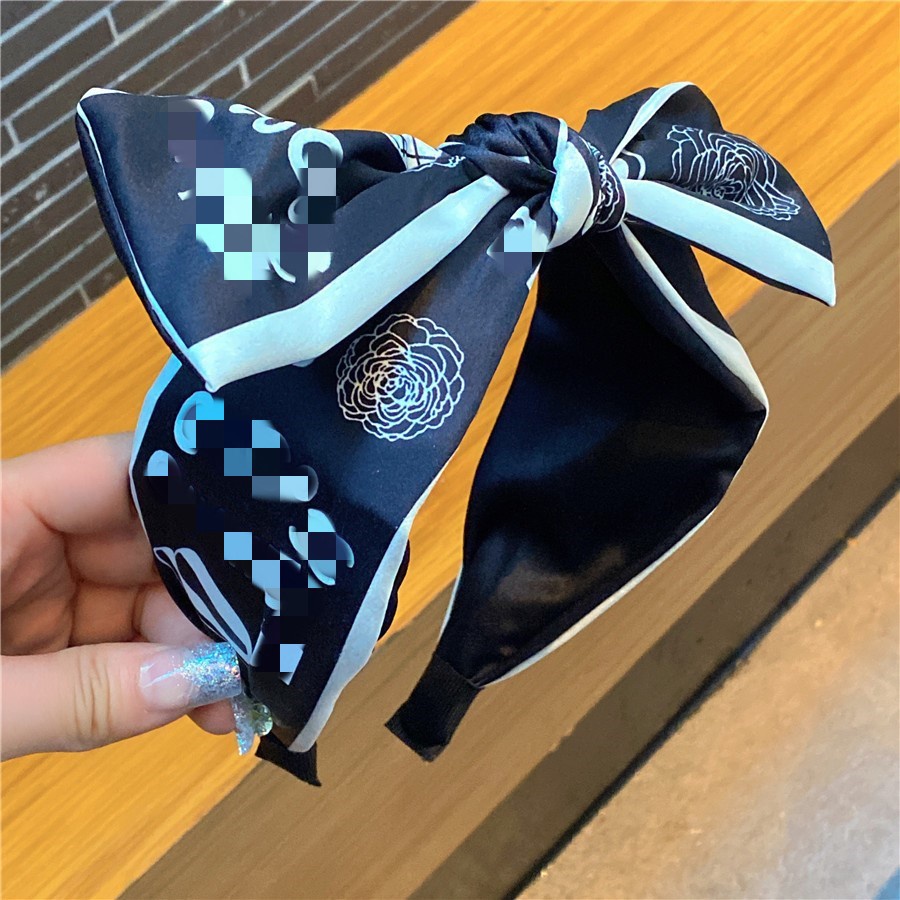 Bờm tóc thương hiệu CC hoa trà sang chảnh bản to TB576