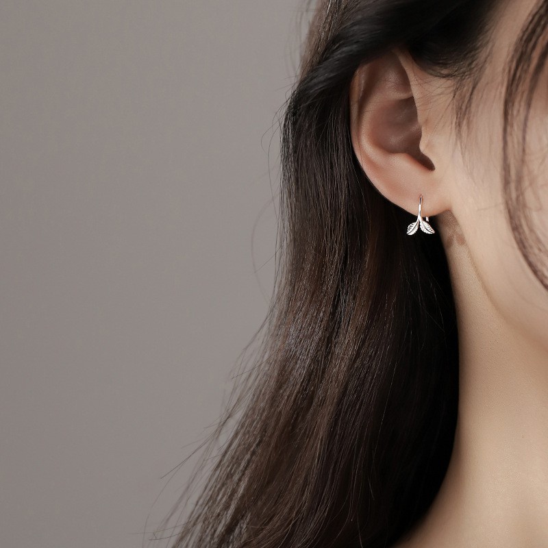 Bông Tai Dạng Kẹp Hình Chiếc Lá Đơn Giản Phong Cách Hàn Quốc Cho Nữ