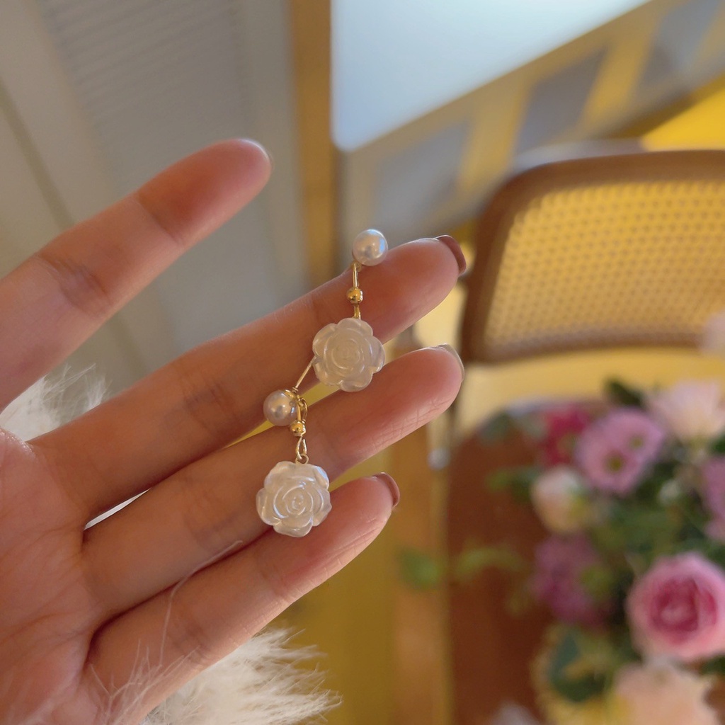 IF ME Đôi Bông Tai Họa Tiết Hoa Trà Thời Trang Sành Điệu Cho Nữ