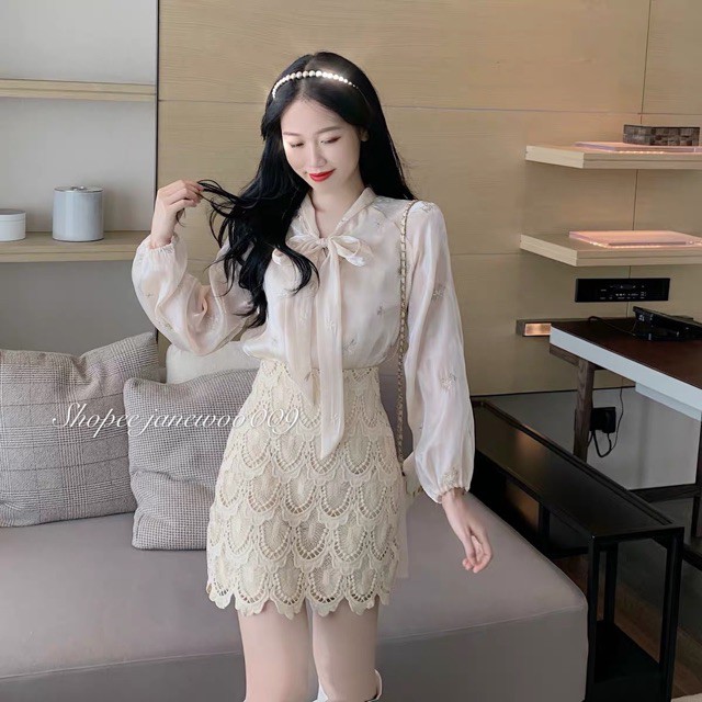 JANE Áo sơ mi lụa sương thêu hoa nhí - chân váy ngắn Paris D40