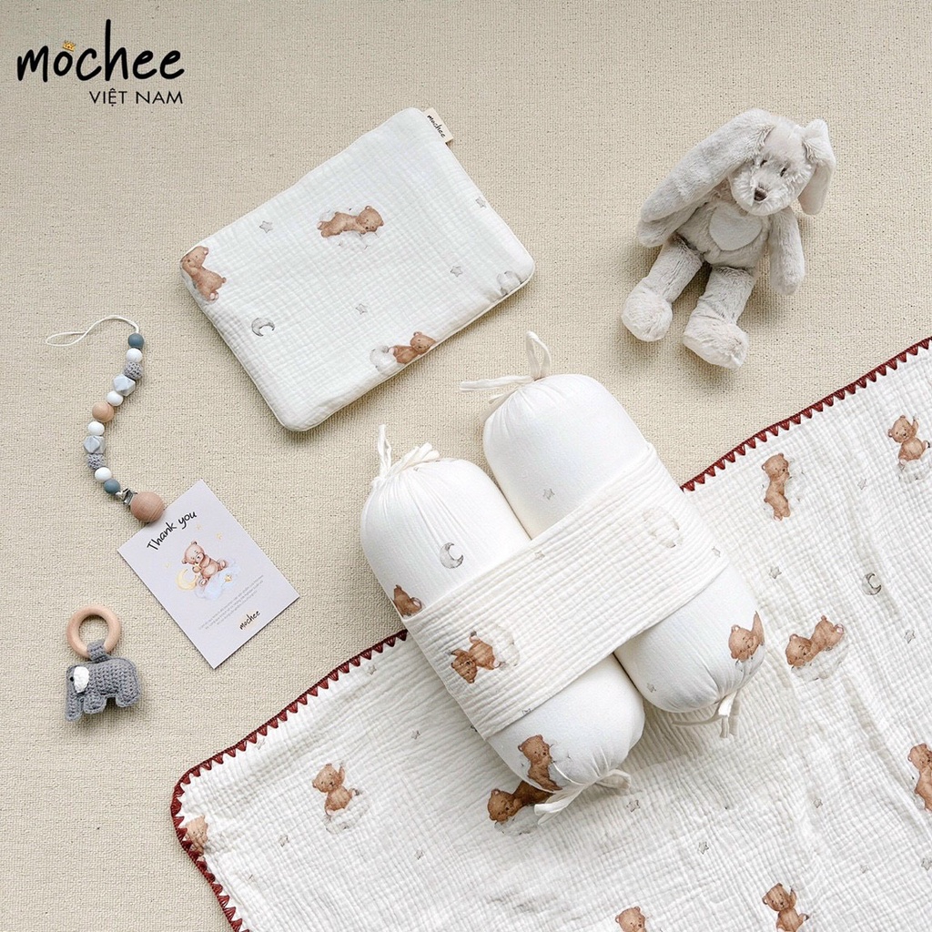 Chặn bông cho bé Mochee kèm gối , chặn bông vải xô họa tiết cao cấp - Monnie Kids