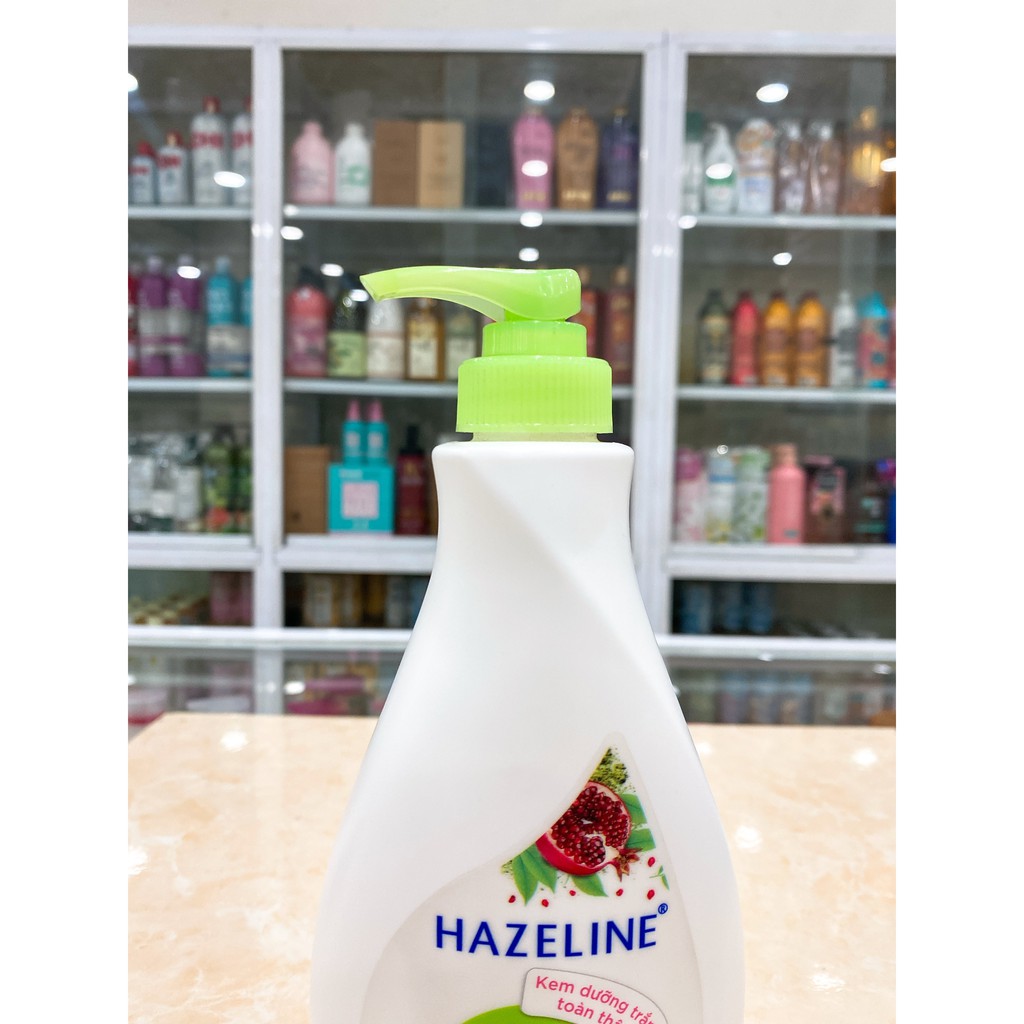 (370ml) Sữa dưỡng thể dưỡng trắng Hazeline matcha và lựu đỏ