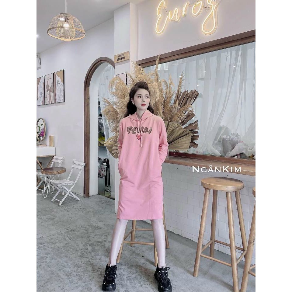 đầm suông dài tay nữ có mũ in chữ fenddy nhiều màu xinh xắn | BigBuy360 - bigbuy360.vn
