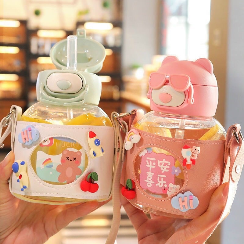BÌNH NƯỚC HÌNH MẮT KÍNH GẤU SIÊU KUTE TẶNG KÈM DÂY ĐEO CÓ ỐNG HÚT TIỆN LỢI
