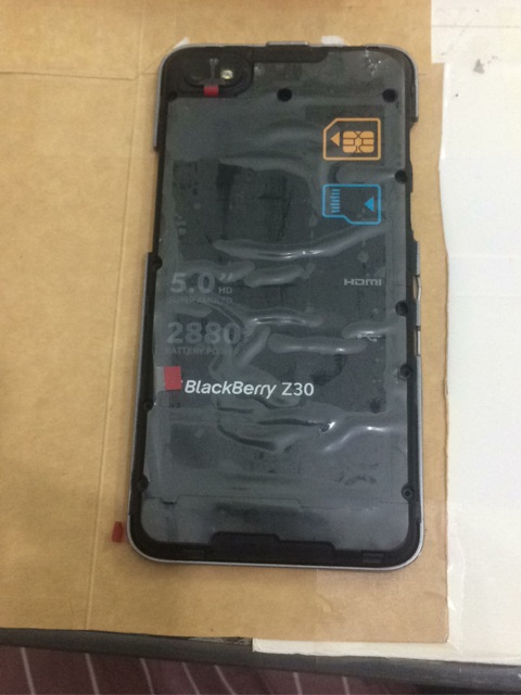 Pin blackberry liền khung xương Z30