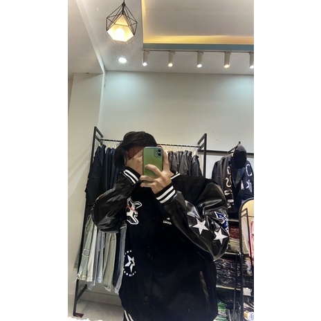 ÁO KHOÁC BOMBER KAKI PHỐI DA NAM NỮ T-A-N FORM RỘNG VAI SỆ-AKD1-hình in tay da thêu model shop màu đen