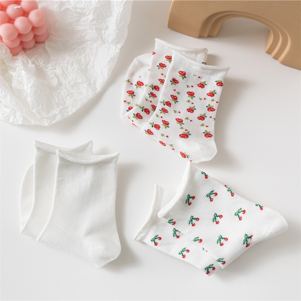 Tất nữ nhún cổ cao họa tiết dâu tây chất liệu cotton phong cách dễ thương - T056
