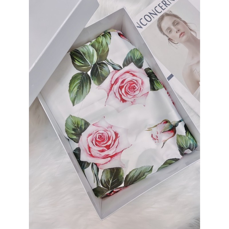 [Mã SKAMA06 giảm 8% tối đa 50K đơn 250K] VNU327 - VÁY TRẮNG CÀNH LÁ HỒNG CỔ TIM VẠT BÈO | BigBuy360 - bigbuy360.vn