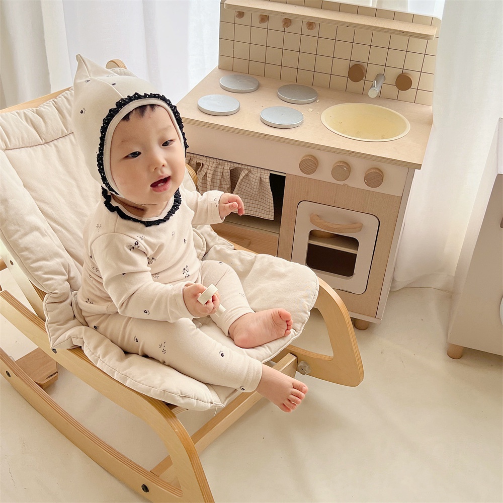 Bộ Đồ Họa Tiết Hoa Cổ Tròn Kèm Nón Xinh Xắn Q9SK