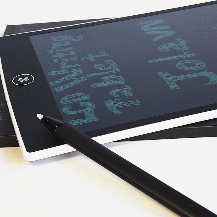 Bảng vẽ cảm ứng tự xóa 8.5 inch giúp bé học tập và vui chơi
