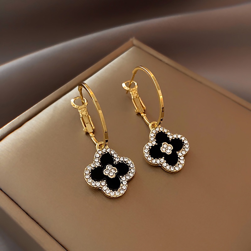 Bông Tai Hình Cỏ Ba Lá Màu Đen Thời Trang Thanh Lịch Cho Nữ