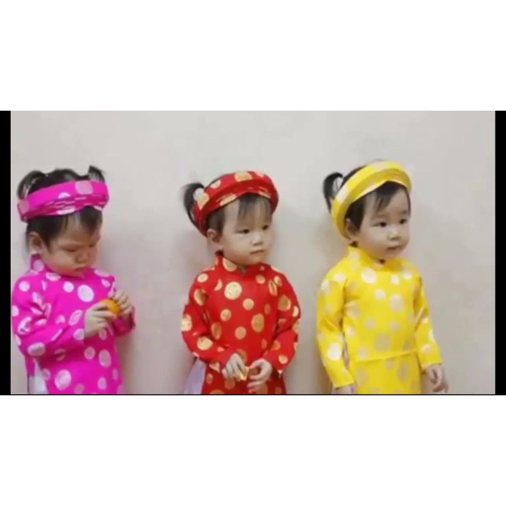 Áo dài truyền thống kèm mấn cho bé gái