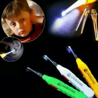 Dụng cụ lấy dáy tai có đèn cho bé