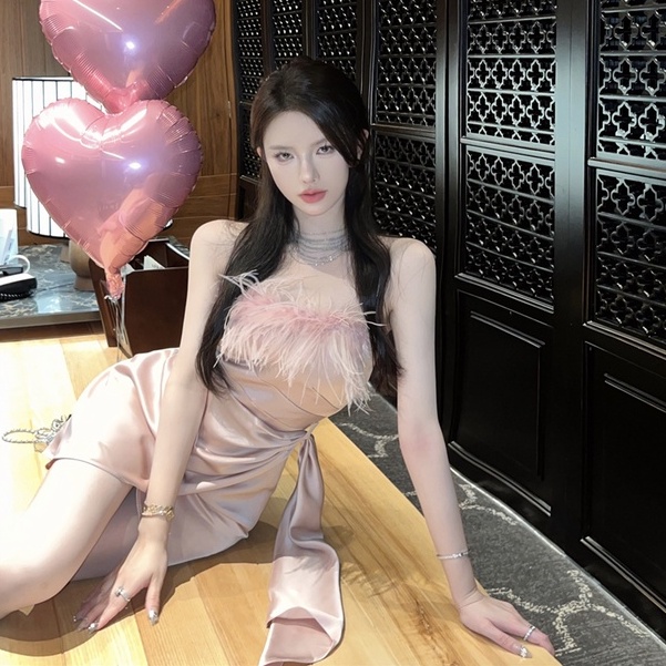 Đầm Satin Cao Cấp Ôm Dáng Không Tay Cổ Tròn Phối Lông Vũ Thời Trang Mùa Hè Kiểu Pháp Gợi Cảm Hàng Mới Dành Cho Bạn Nữ