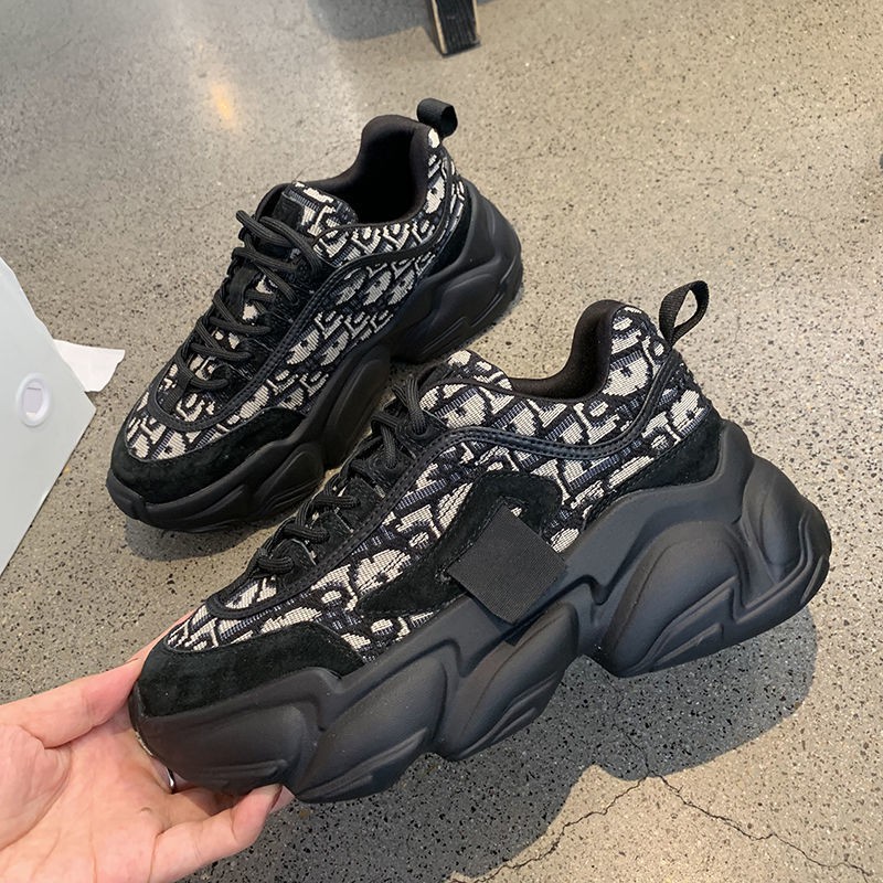 GIÀY SNEAKERS NỮ 2 MÀU. ĐỘN ĐẾ 5PHÂN TĂNG CHIỀU CAO. TRẺ TRUNG NĂNG ĐỘNG,DỄ PHỐI ĐỒ. | BigBuy360 - bigbuy360.vn