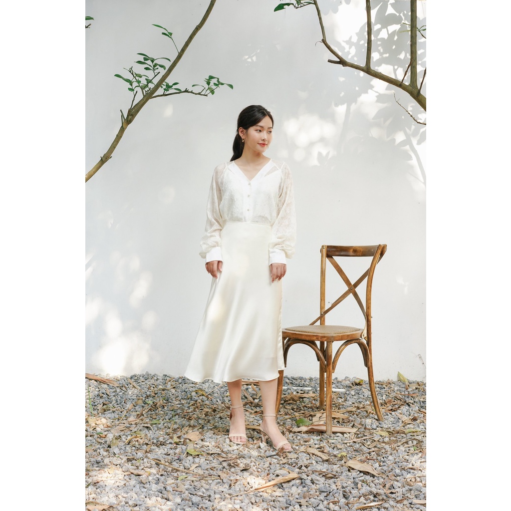 [Mã BMBAU50 giảm 7% đơn 99K] Áo sơ mi cổ V voan màu vàng hoa nổi Floral Harriet