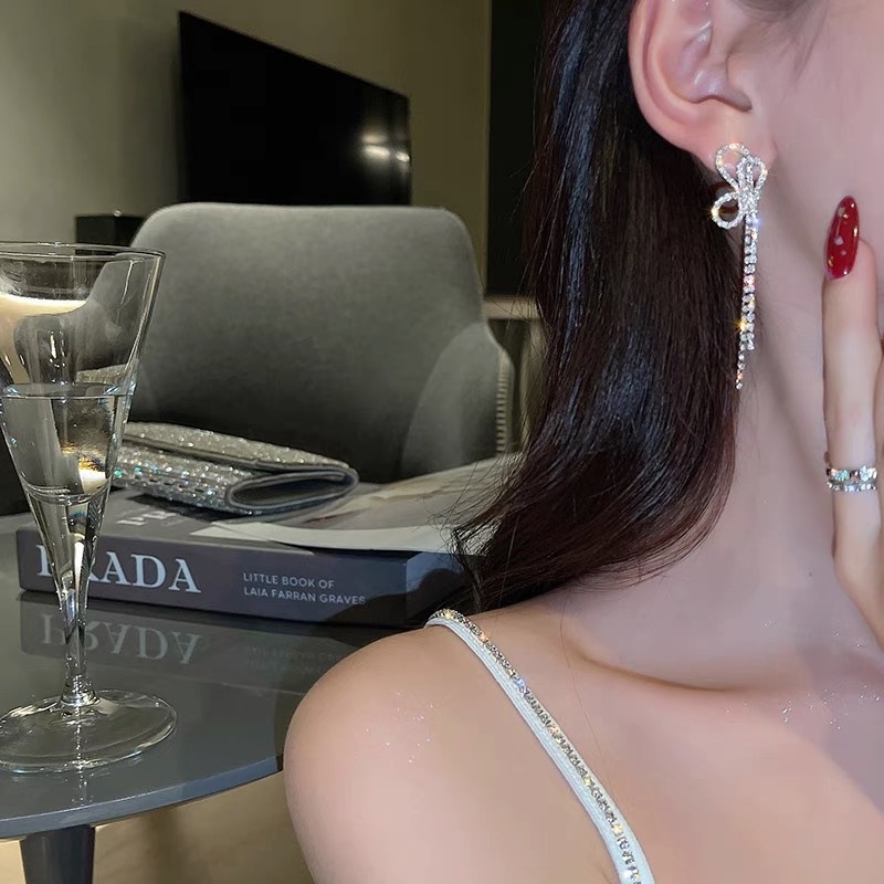 Đôi Bông Tai Dáng Dài Đính Đá Thời Trang Hàn Quốc